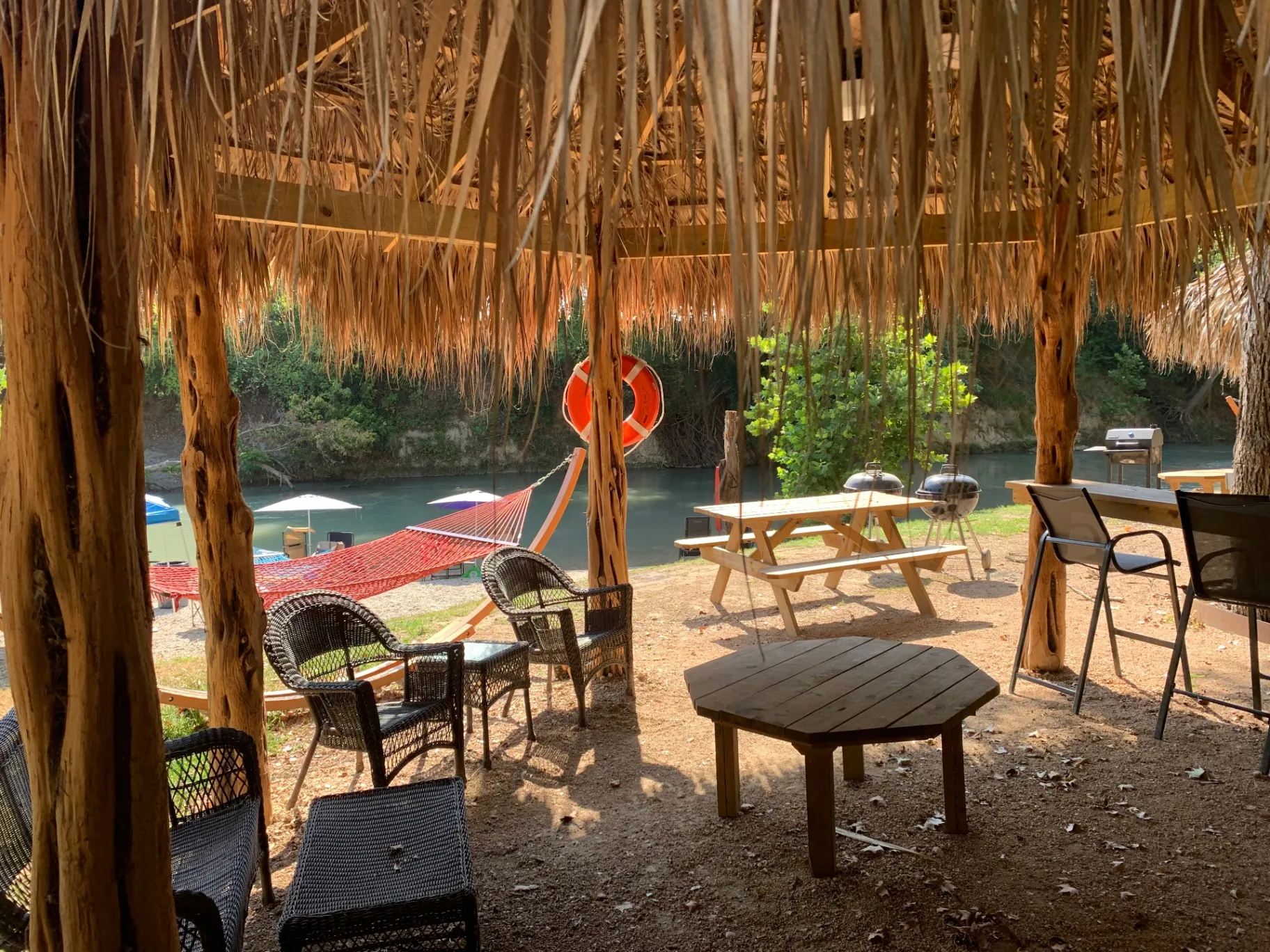 Cabanas & Picnic Tables