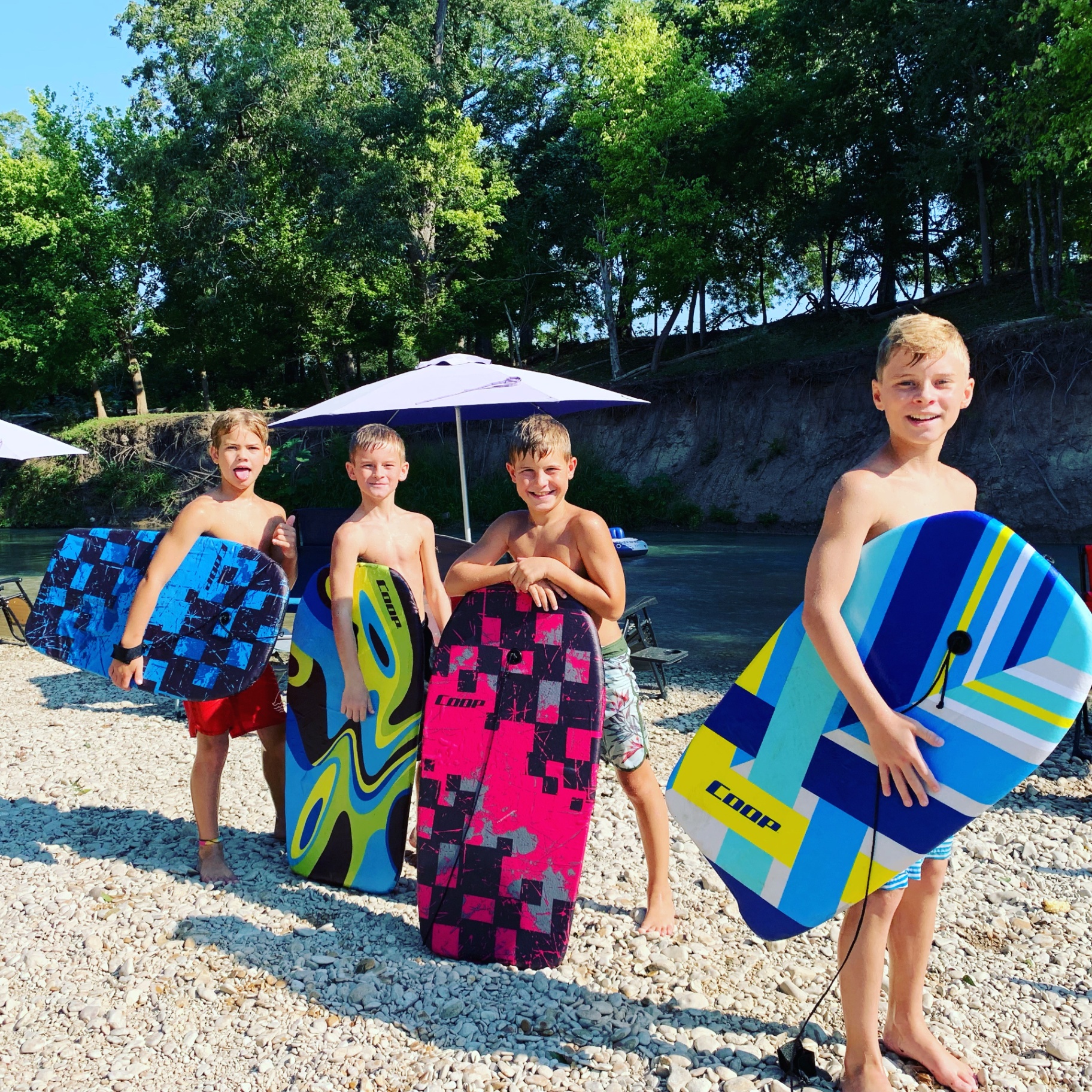 Kids with bodyboards at the river